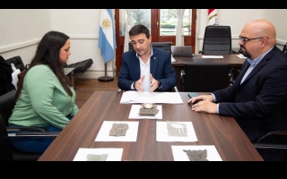 Provincia continúa devolviendo placas de bronce que habían sido sustraídas de cementerios