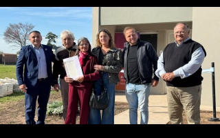 Las Colonias: cuatro viviendas y cuatro escrituras entregadas por Provincia y otras tres casas con un 50 % de avance