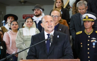 El gobernador Perotti conmemoró el 213 aniversario de la Revolución de Mayo