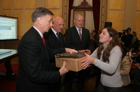 Se realizaron en Rosario, Santa Fe, Rafaela y Venado Tuerto las capacitaciones y entrega de netbooks a docentes titularizados en 2011