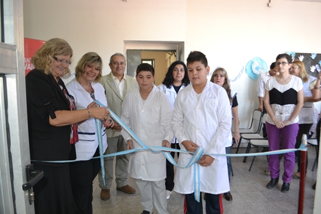 Balagué inauguró aulas en escuelas de Rosario y San Lorenzo