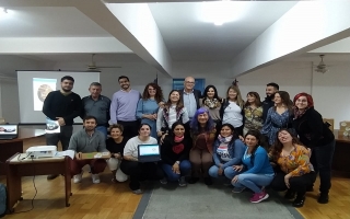 El Ministerio de Educación entregó 40 equipos informáticos a los espacios CERCA