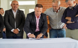 Enrico encabezó el inicio de las obras para la terminación de la Escuela “Gregoria Matorras” de Esperanza