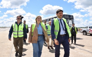 Pullaro y Scaglia recorrieron los trabajos para modernizar la pista del aeropuerto de Rosario