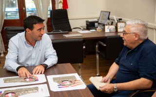 Provincia continúa con la devolución de placas de bronce sustraídas de cementerios