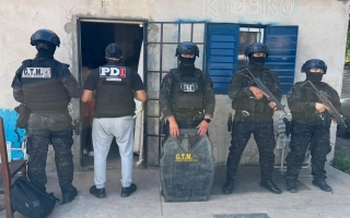 Microtráfico en Rosario: ocho allanamientos con dos detenidos y secuestro de droga