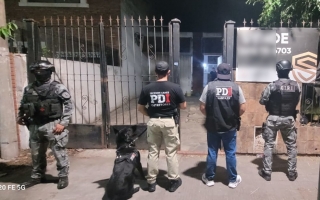 Microtráfico en Rosario: detenida, demorados y secuestro de droga, pesos, dólares y arma de fuego