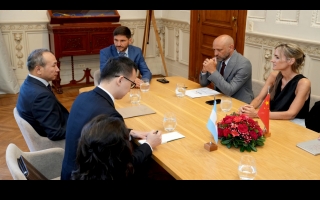Pullaro y el embajador chino Wang Wei encabezaron un encuentro con empresarios para fortalecer la vinculación comercial con China