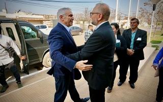El ministro Corach recorrió instituciones de Moises Ville junto al embajador de EE. UU en Argentina