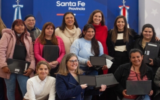 Conectadas por la democracia: Nación y Provincia entregaron tablets a promotoras territoriales de género del departamento Rosario