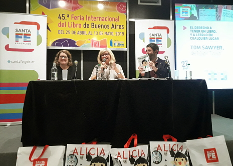 Balagué presentó en la Feria del Libro de Buenos Aires, seis nuevos títulos editados por el Ministerio de Educación