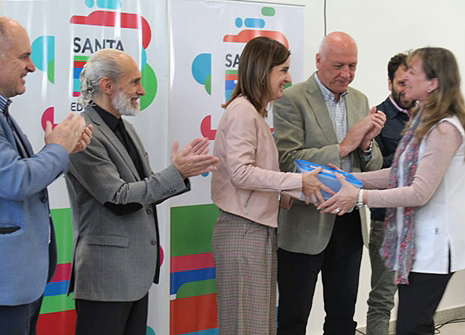 La provincia entregó kits de robótica y tecnología a escuelas primarias y secundarias