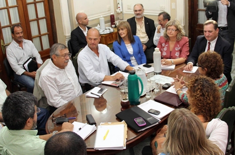La provincia ofreció un aumento salarial del 24% para los docentes