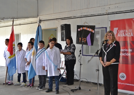 Más de 300 alumnos recibieron guardapolvos confeccionados en los talleres del IAPIP